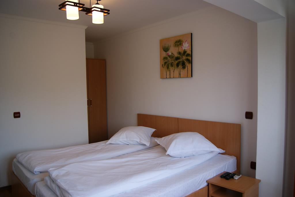 Pensiunea Bujorul Comăna Habitación foto
