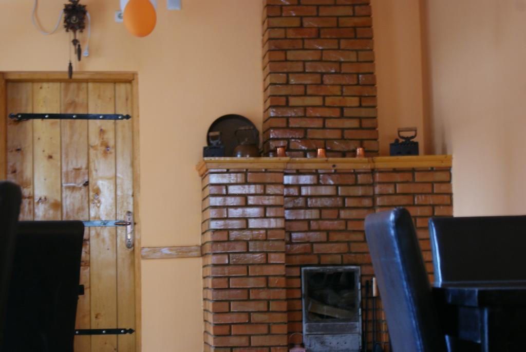 Pensiunea Bujorul Comăna Exterior foto