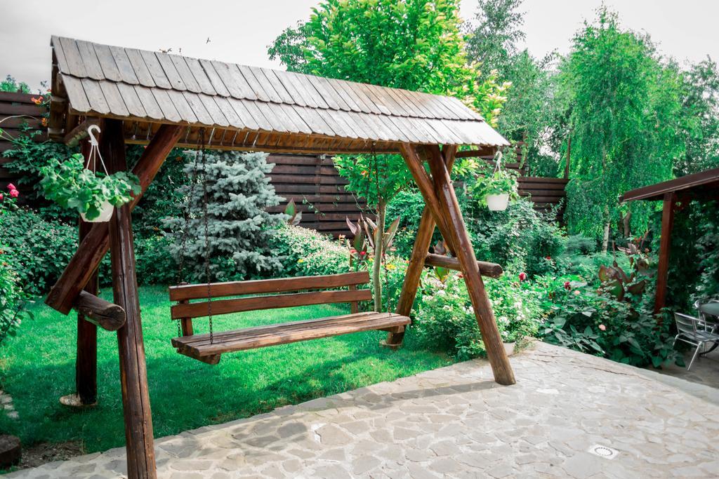 Pensiunea Bujorul Comăna Exterior foto